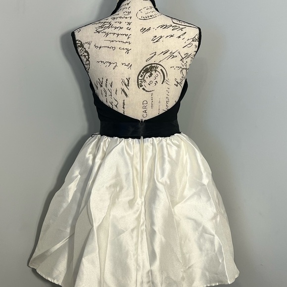 Teeze Me Juniors' Embroidered Halter Fit & Flare Dress size 5.  NEW with tag. - Picture 4 of 8